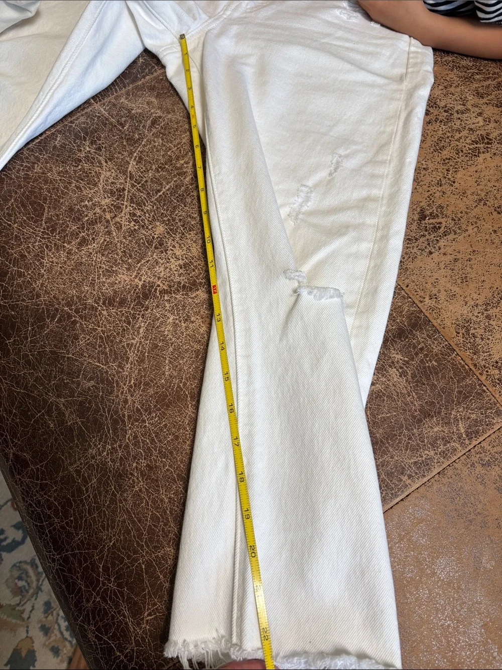 Levi's Cream Frayed Hem Straight Jeans - Picture 8 of 9
